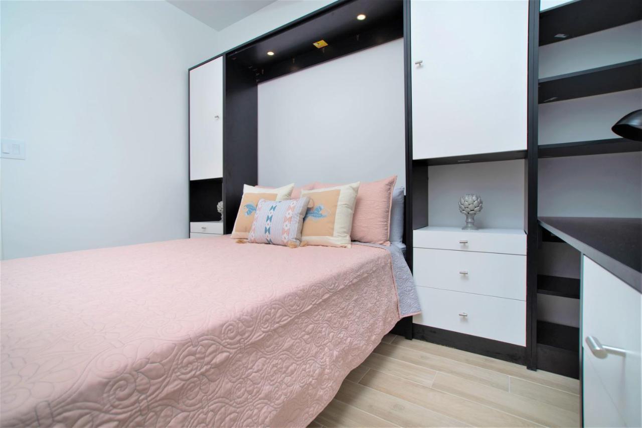 Cayman Luxury Rentals At One Canal Point Τζώρτζταουν Εξωτερικό φωτογραφία