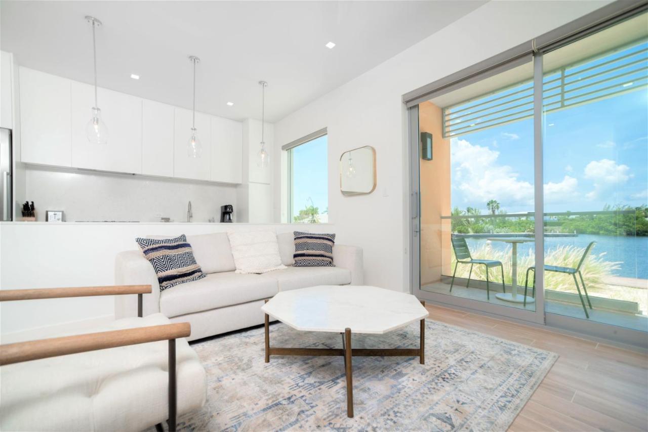 Cayman Luxury Rentals At One Canal Point Τζώρτζταουν Εξωτερικό φωτογραφία