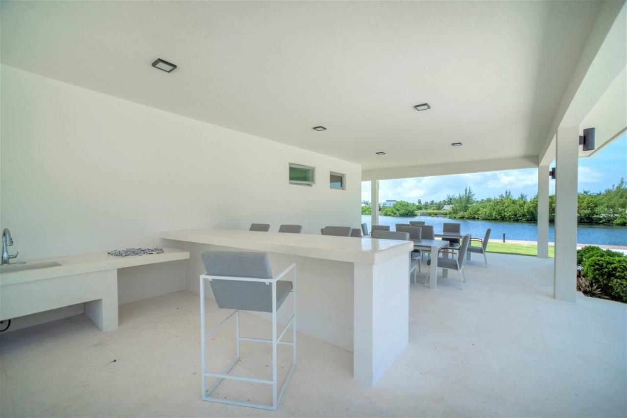 Cayman Luxury Rentals At One Canal Point Τζώρτζταουν Εξωτερικό φωτογραφία