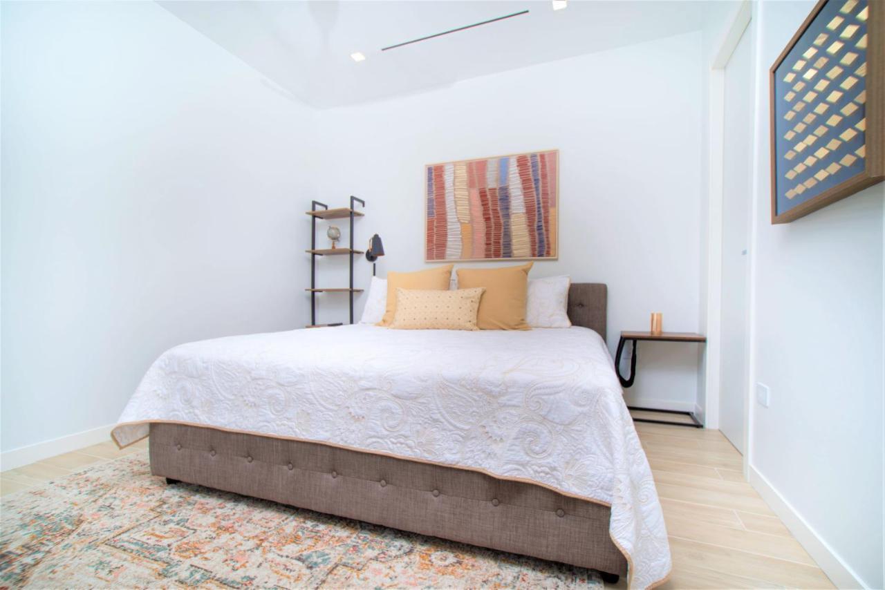 Cayman Luxury Rentals At One Canal Point Τζώρτζταουν Εξωτερικό φωτογραφία