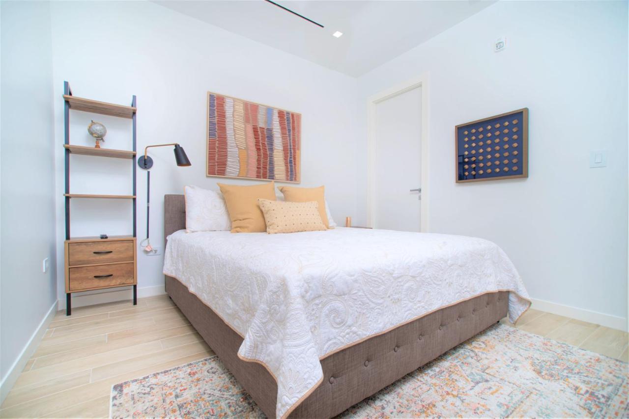 Cayman Luxury Rentals At One Canal Point Τζώρτζταουν Εξωτερικό φωτογραφία